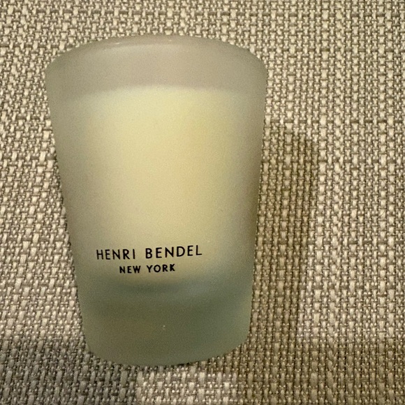Henri Bendel Frosted Glass Candle with Cream Wax - Picture 2 of 2